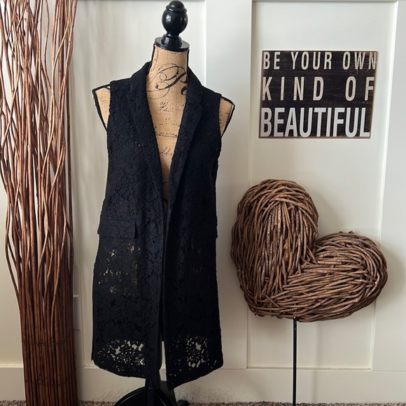 Elle Black Lace Front Buttonless Vest - Picture 1 of 10